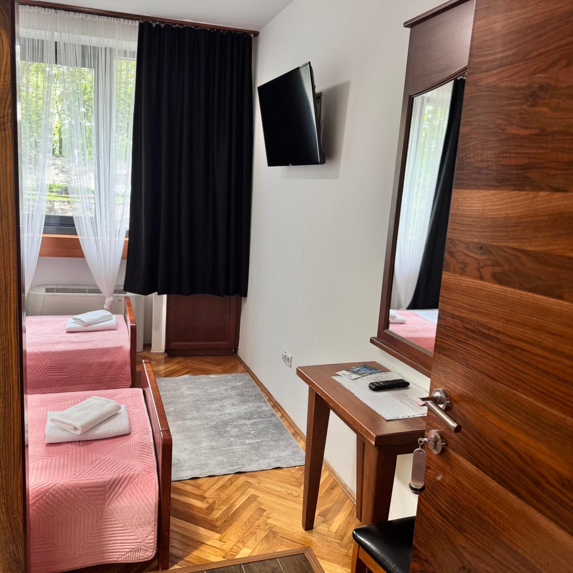 Hotel Paviljon Bihać エクステリア 写真